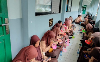 Peringati Hari Gizi Nasional, Siswa-siswi SMA Negeri 28 Kabupaten Tangerang Makan Bersama